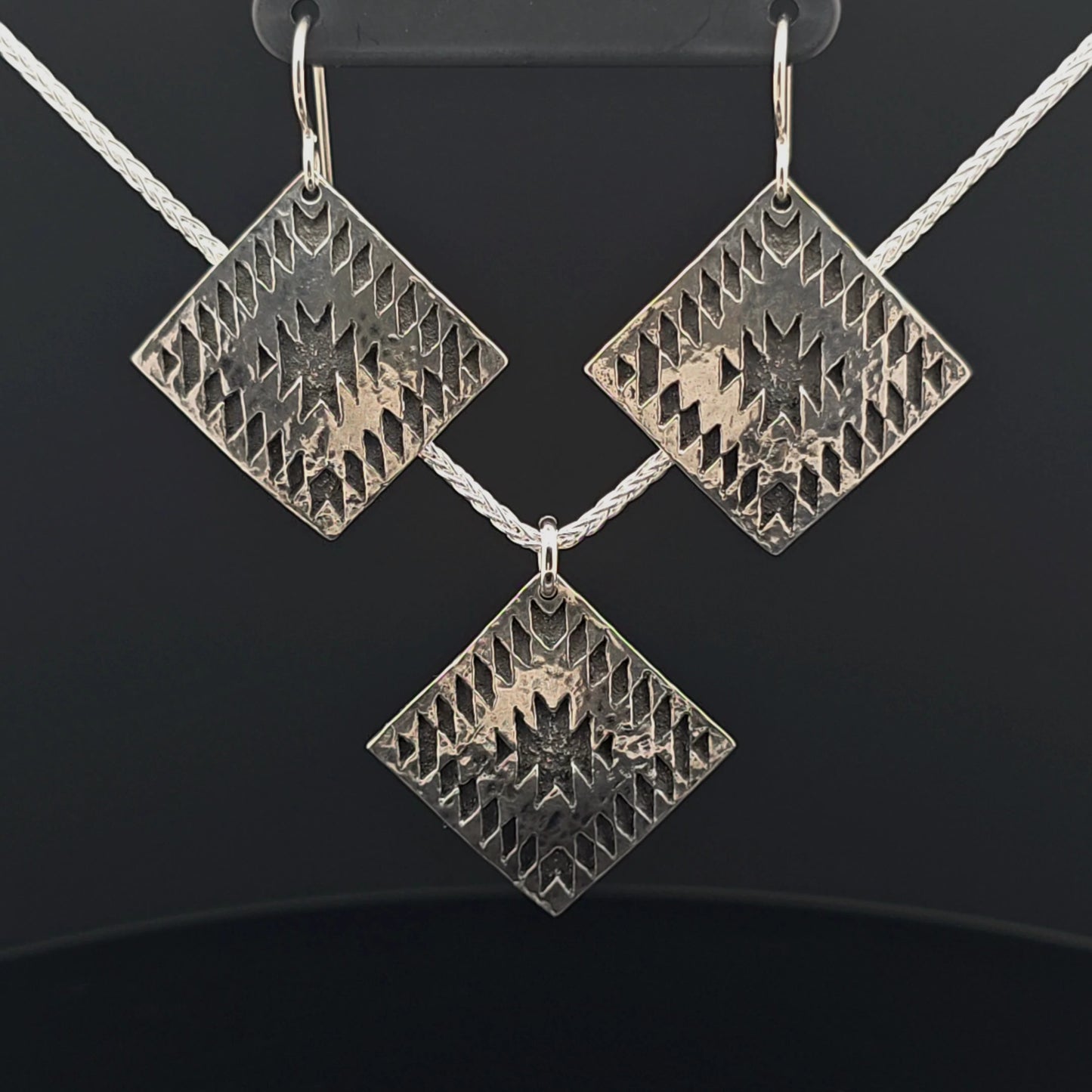 #18 Silver Earring and Pendant Necklace Set - Flint and Snake Nose Design