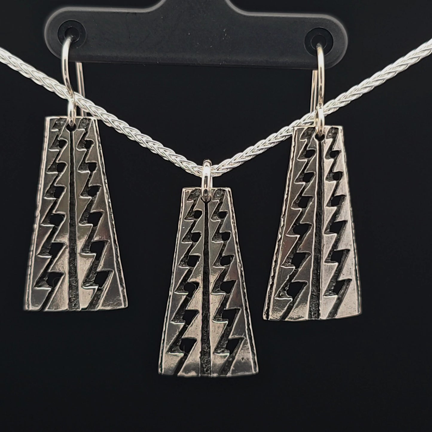 #19 Silver Earring and Pendant Necklace Set - Sturgeon Back Design