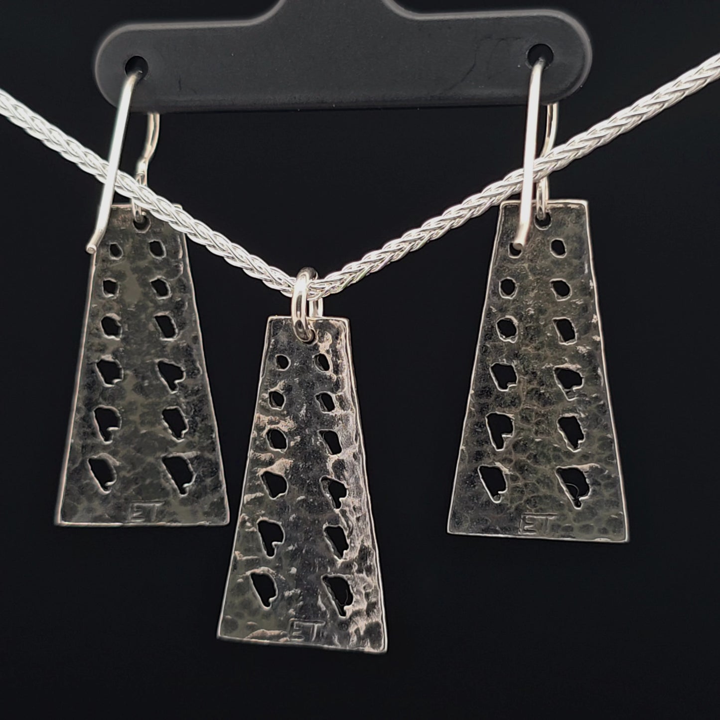 #19 Silver Earring and Pendant Necklace Set - Sturgeon Back Design