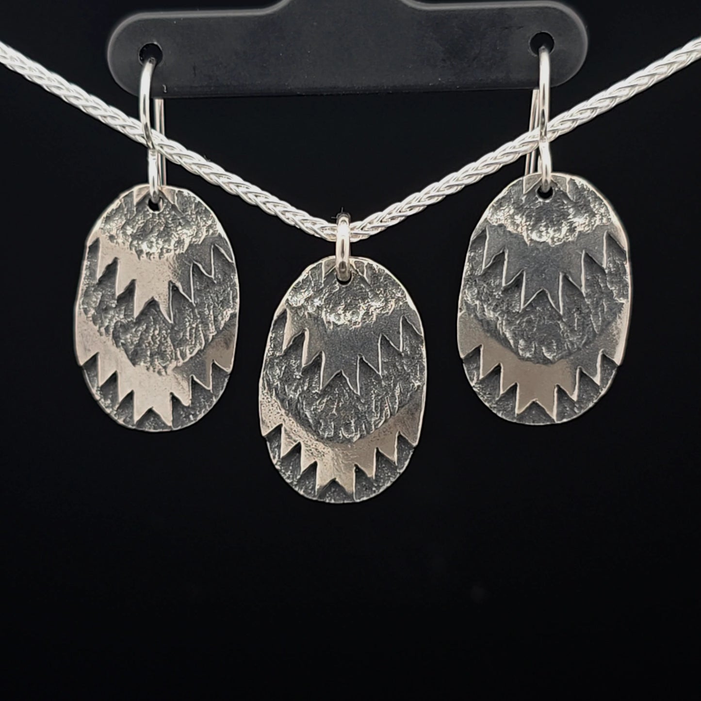 #20 Silver Earring and Pendant Necklace Set - Resting Swallow Tail Design