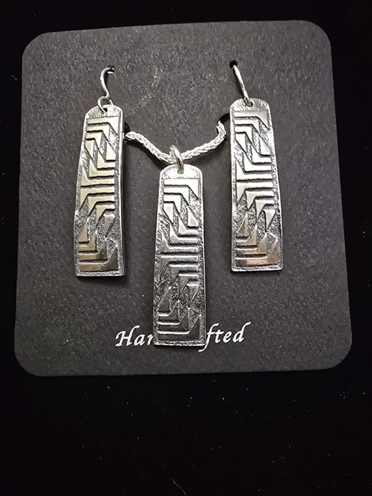 #12 Set Earrings & Pendant - Frog Foot Design